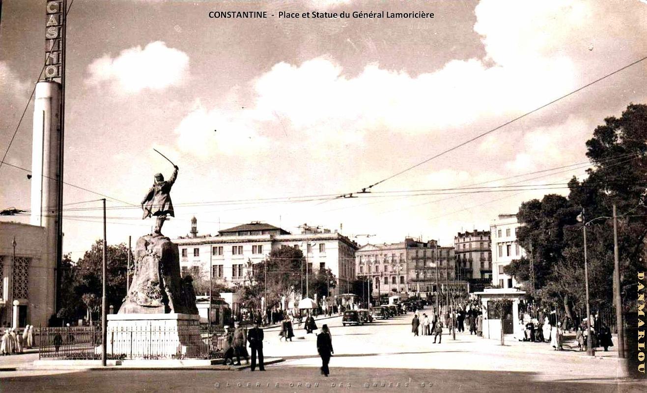 Constantine - Place et Statue du General Lamoriciere.jpg